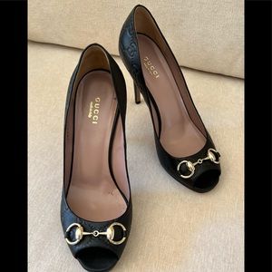 Gucci Guccisima Black embossed logo horsebit open toe pumps. Size 37